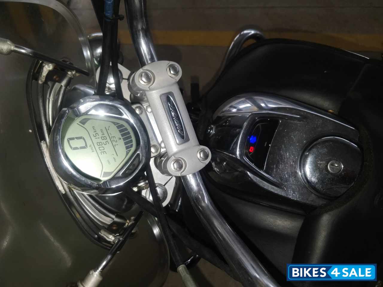 Bajaj Avenger Cruise 220