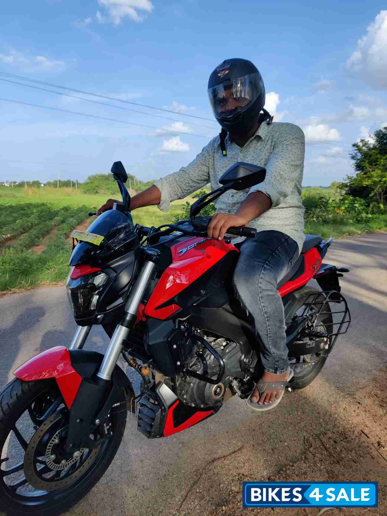 Red Bajaj Dominar 250