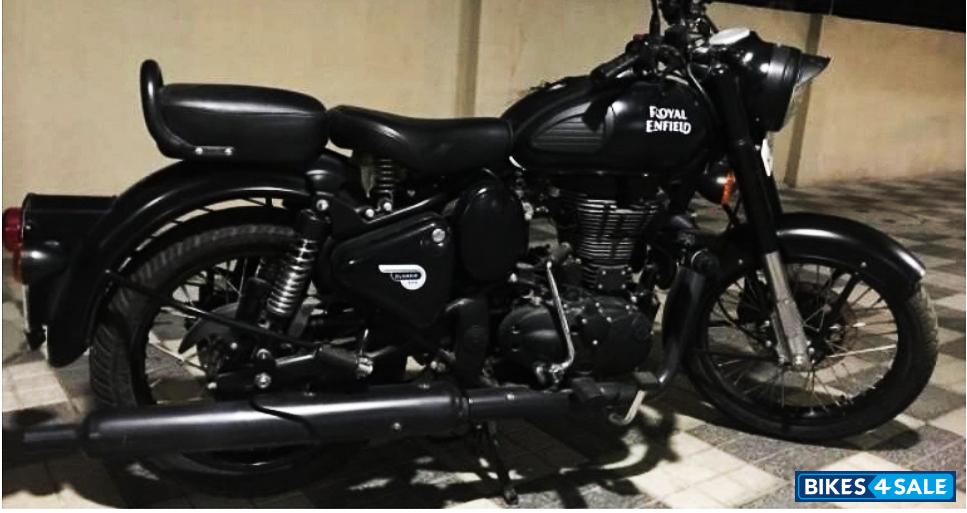 Royal Enfield Classic Stealth Black