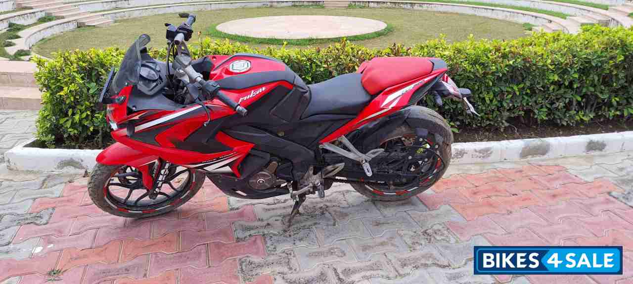 Bajaj Pulsar RS 200 ABS