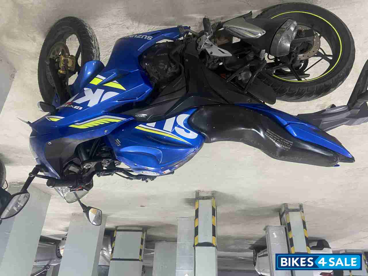 Blue Suzuki Gixxer SF