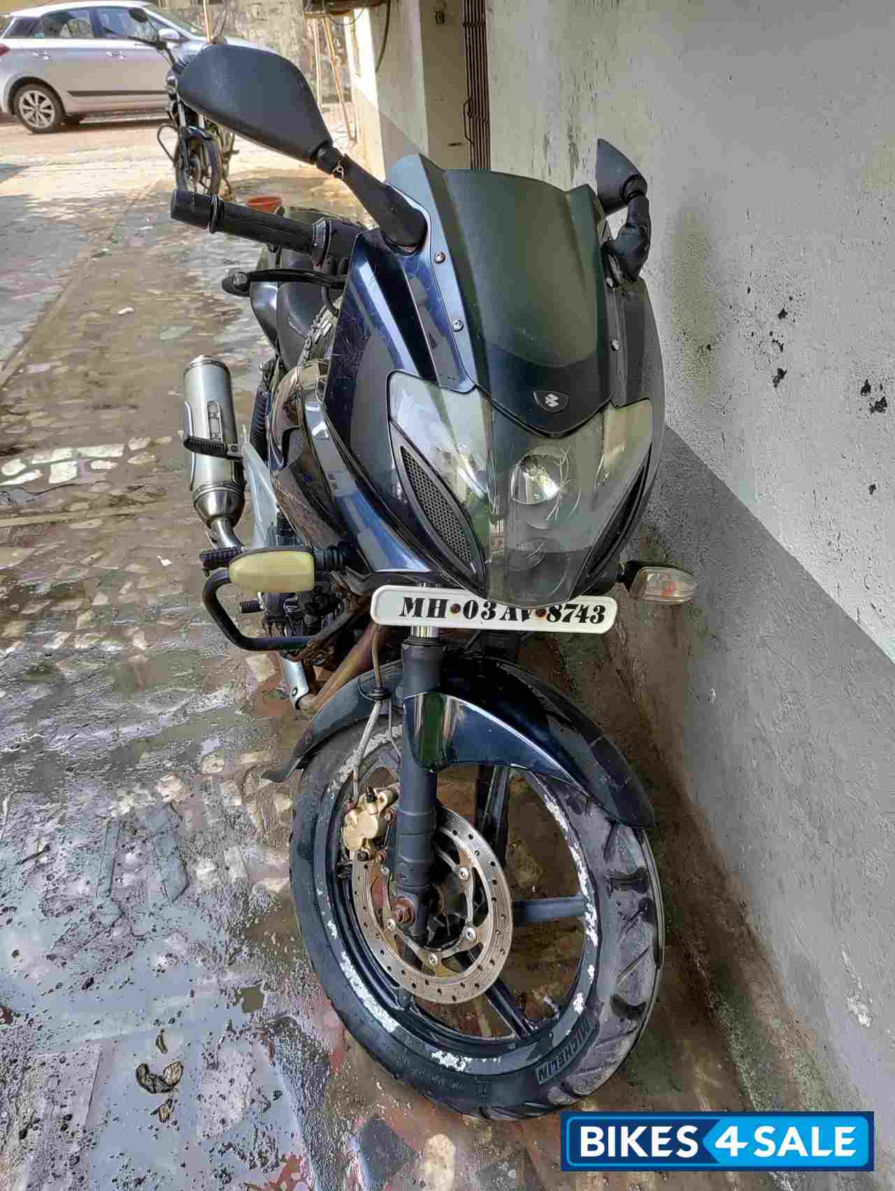 Black Bajaj Pulsar 220F