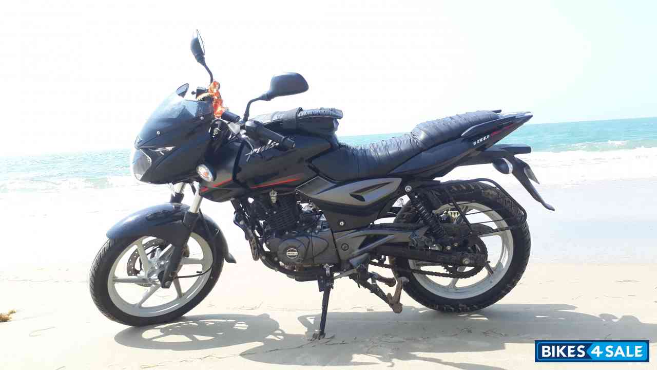 Black Bajaj Pulsar 180 DTSi