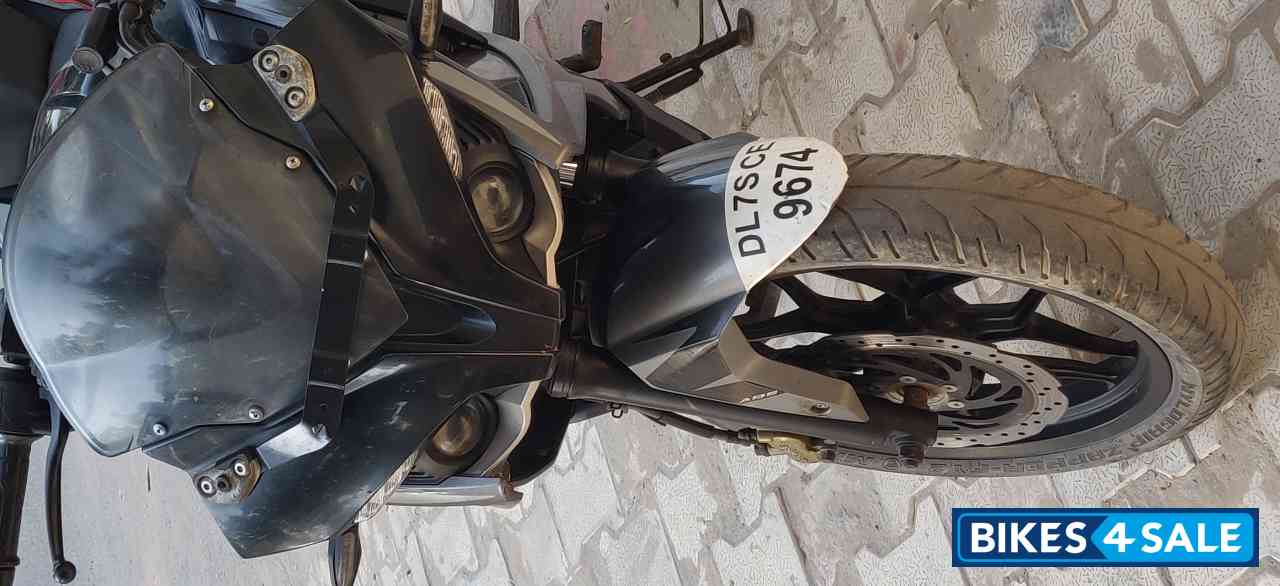 Black Bajaj Pulsar RS 200