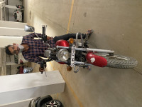 Red Bajaj Avenger 220 DTS-i