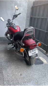 Red Bajaj Avenger 220 DTS-i