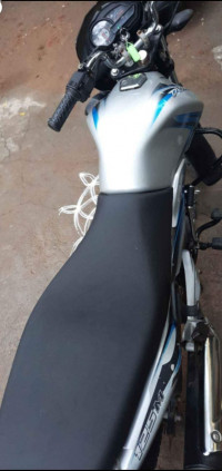 Silver Blue Bajaj Discover 125M