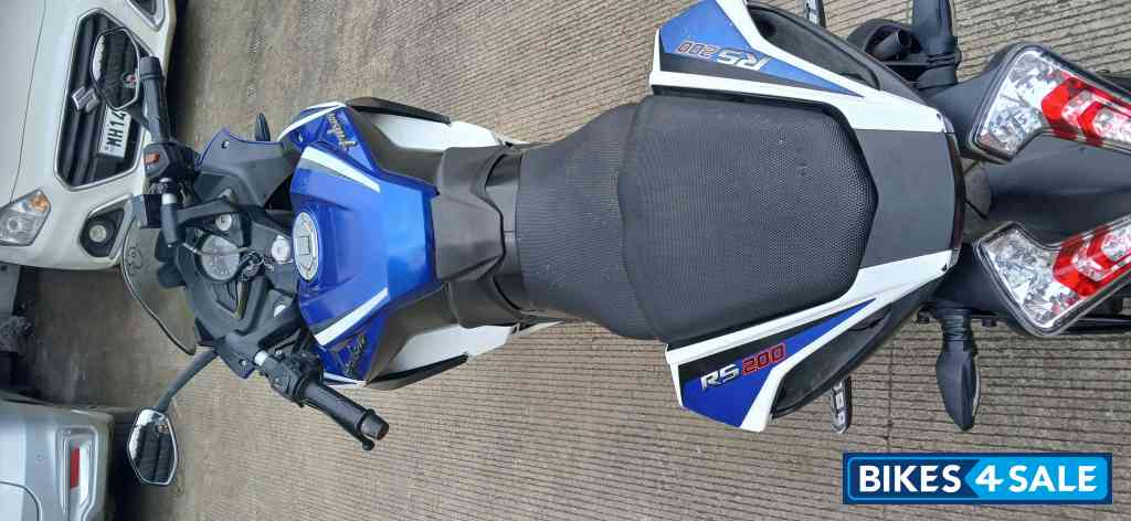 Bajaj Pulsar RS 200 ABS