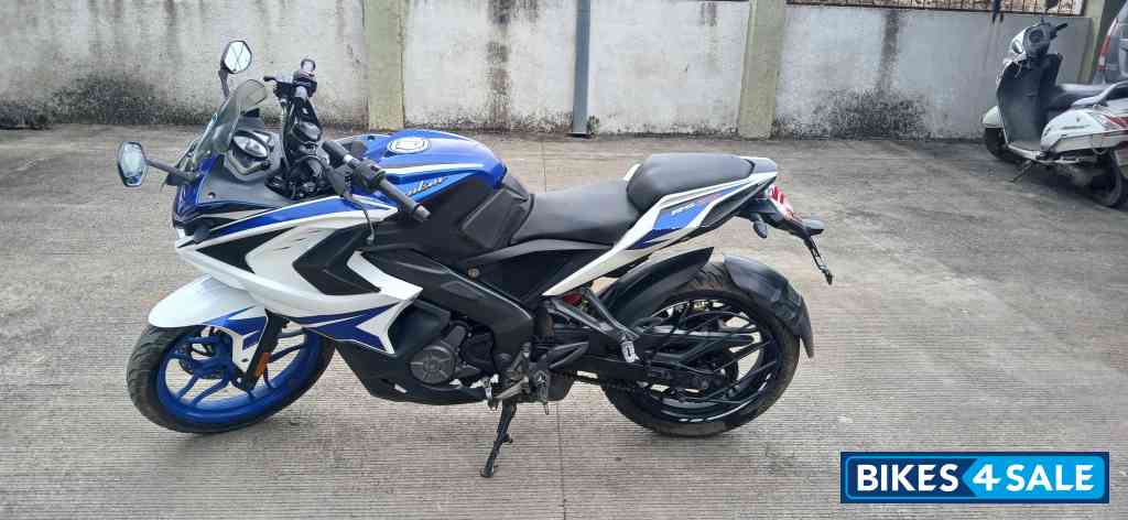 Bajaj Pulsar RS 200 ABS Bajaj Pulsar RS 200 ABS