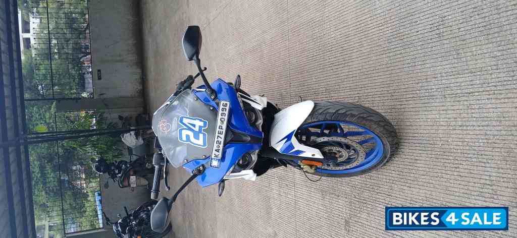 Bajaj Pulsar RS 200 ABS Bajaj Pulsar RS 200 ABS