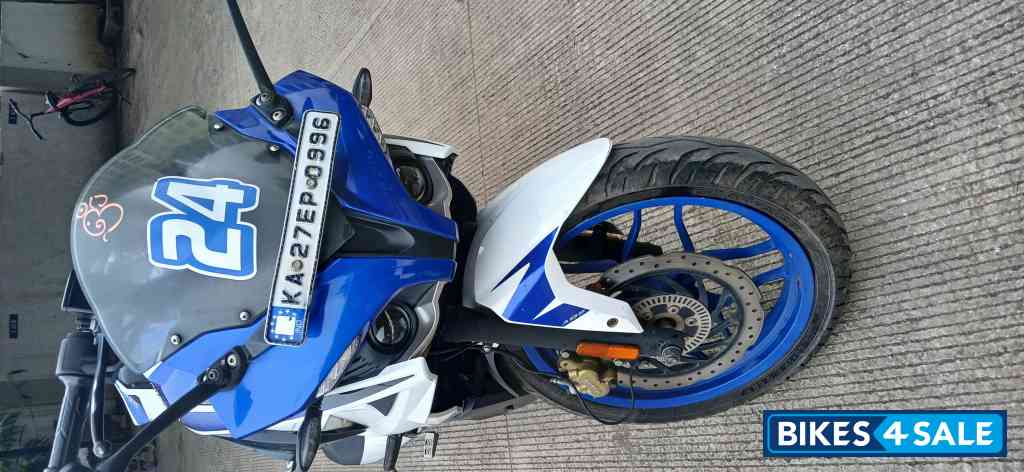 Bajaj Pulsar RS 200 ABS Bajaj Pulsar RS 200 ABS