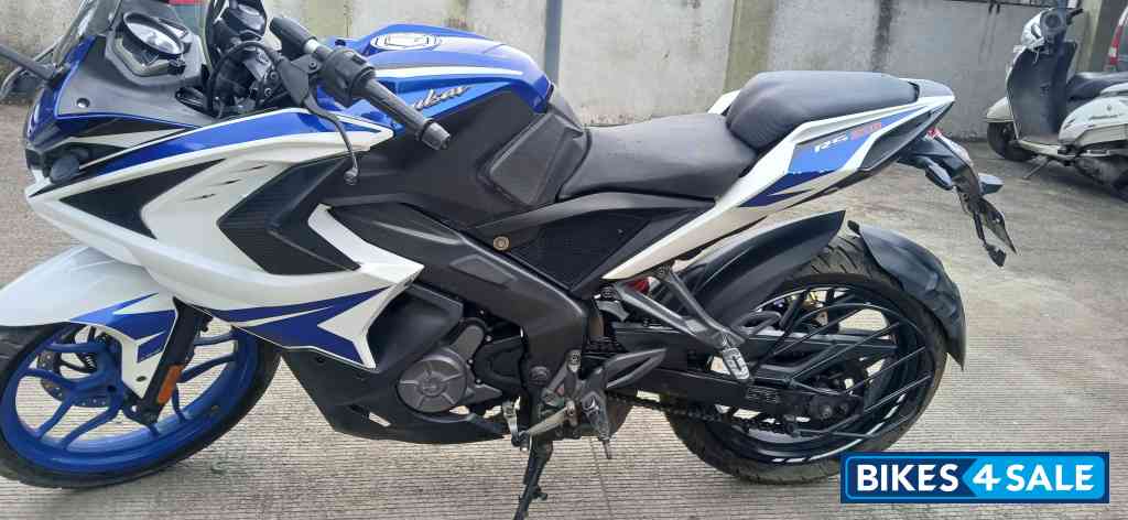 Bajaj Pulsar RS 200 ABS Bajaj Pulsar RS 200 ABS