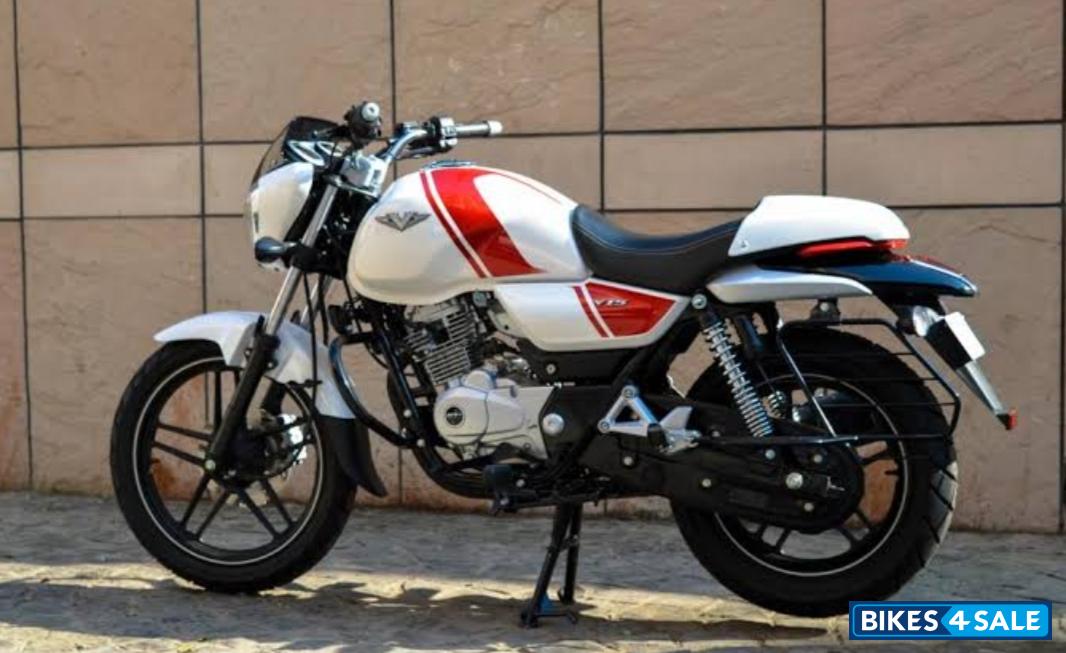 Bajaj V15