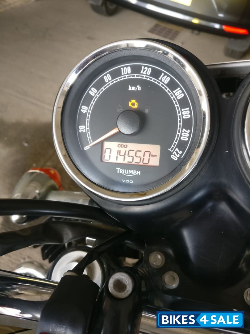 Cream And Beige Triumph Bonneville T100