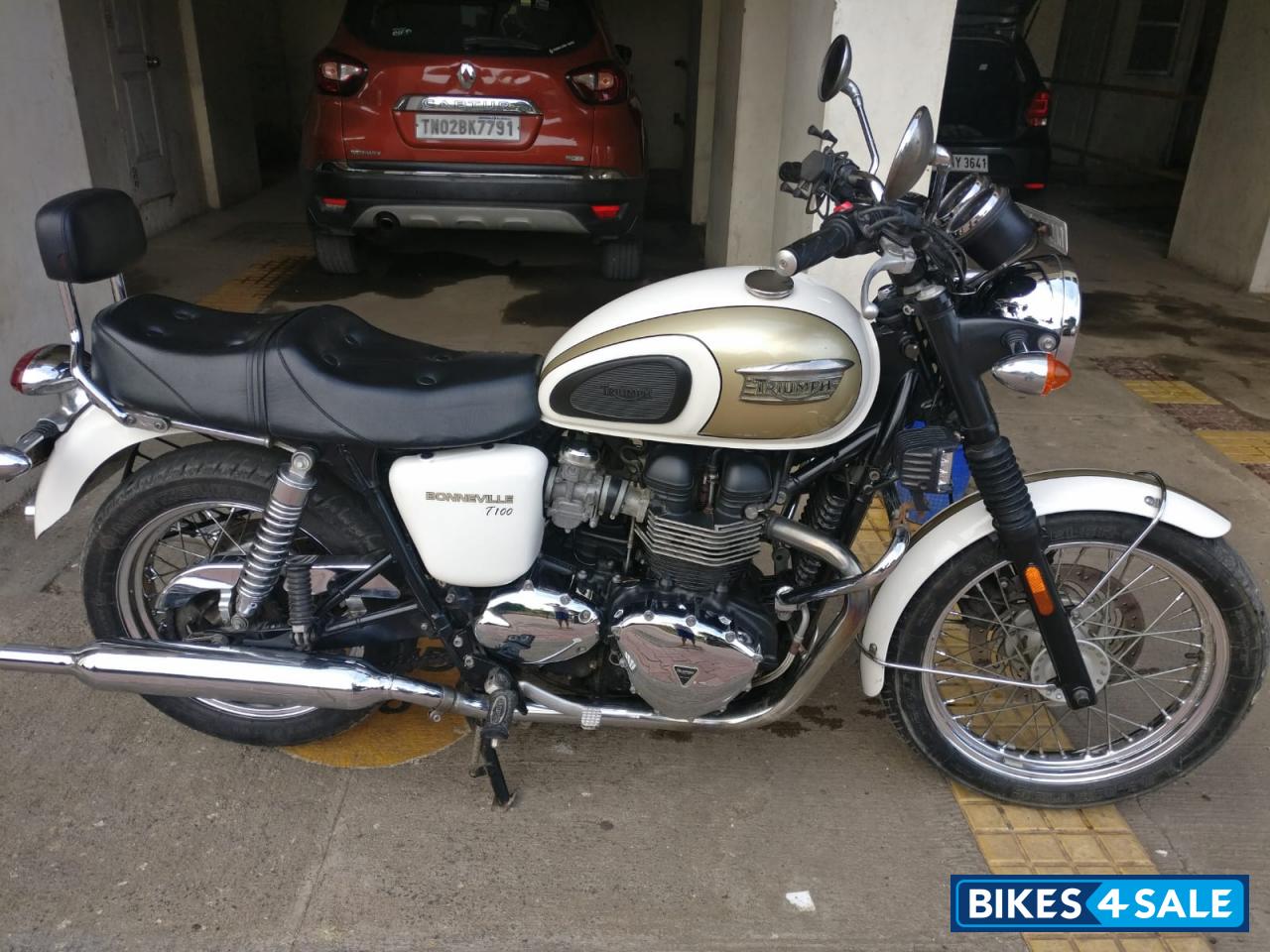 Cream And Beige Triumph Bonneville T100