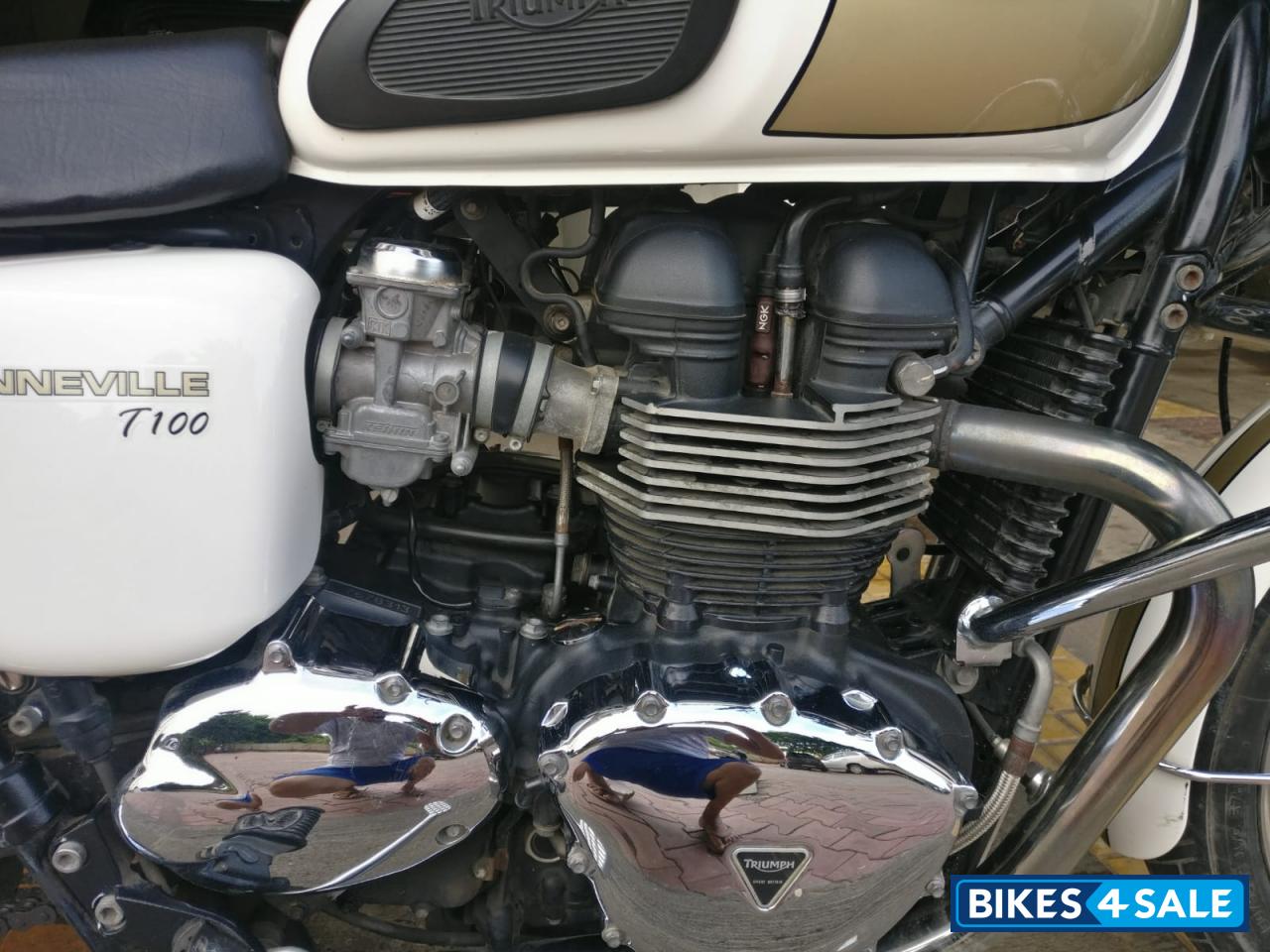 Cream And Beige Triumph Bonneville T100