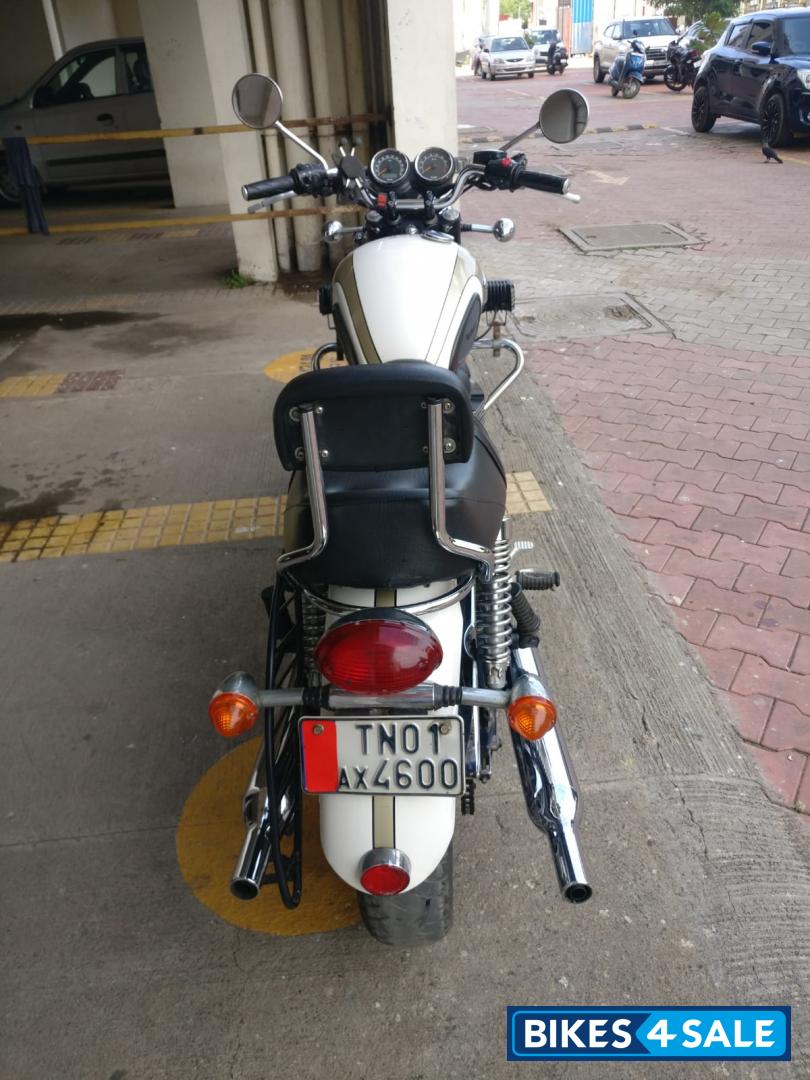 Cream And Beige Triumph Bonneville T100