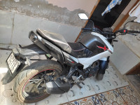 White Hero Xtreme 160R