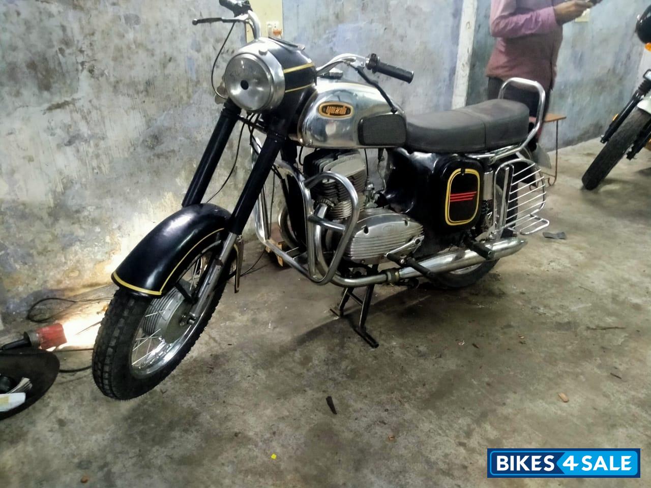 Black Ideal Jawa Yezdi Model B