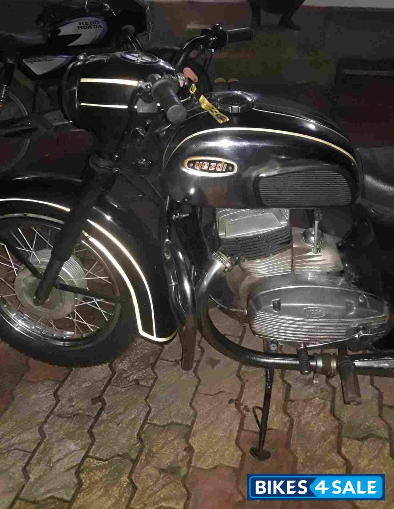 Black Ideal Jawa Yezdi Model B Black Ideal Jawa Yezdi Model B