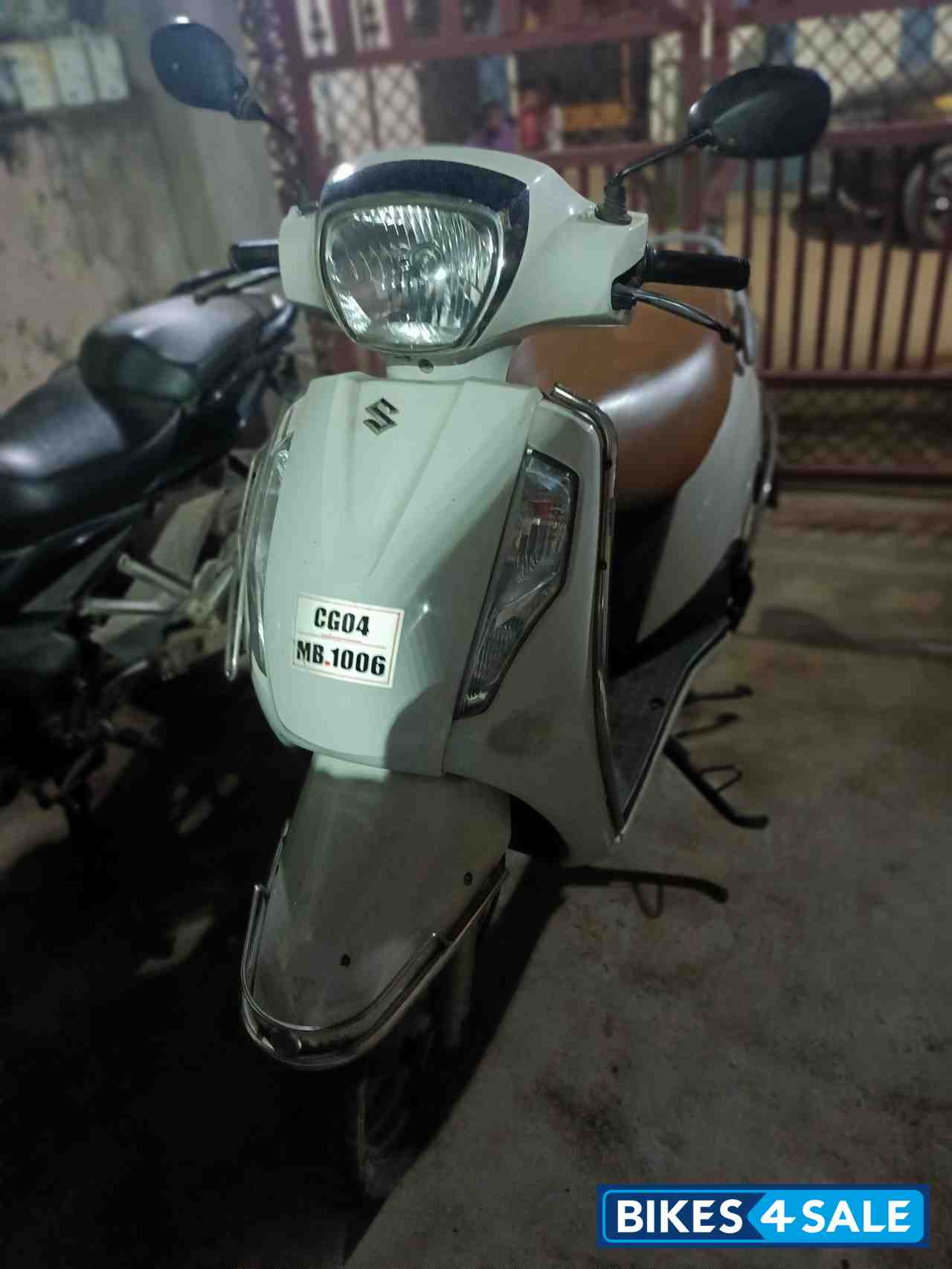 Pearl White Suzuki Access 125 Special Edition