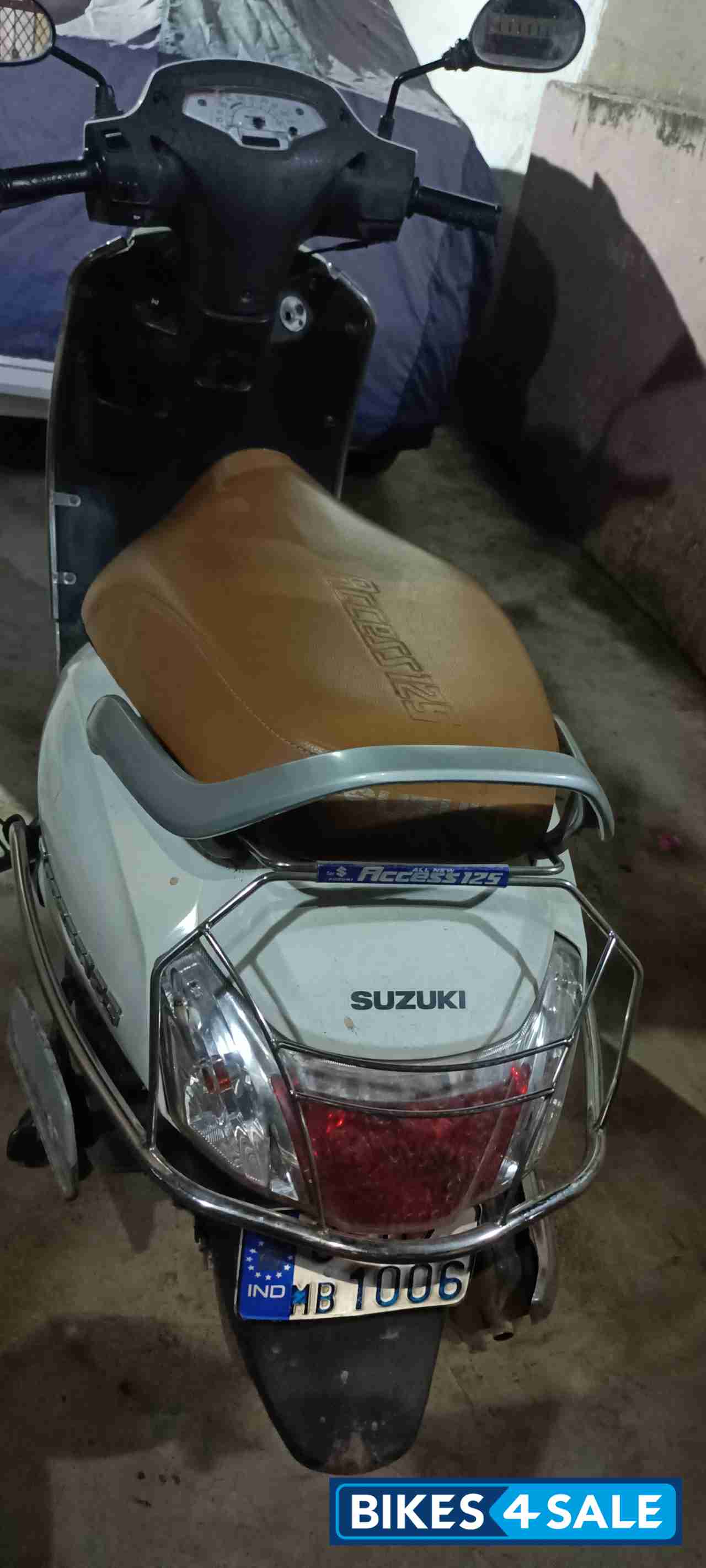 Pearl White Suzuki Access 125 Special Edition