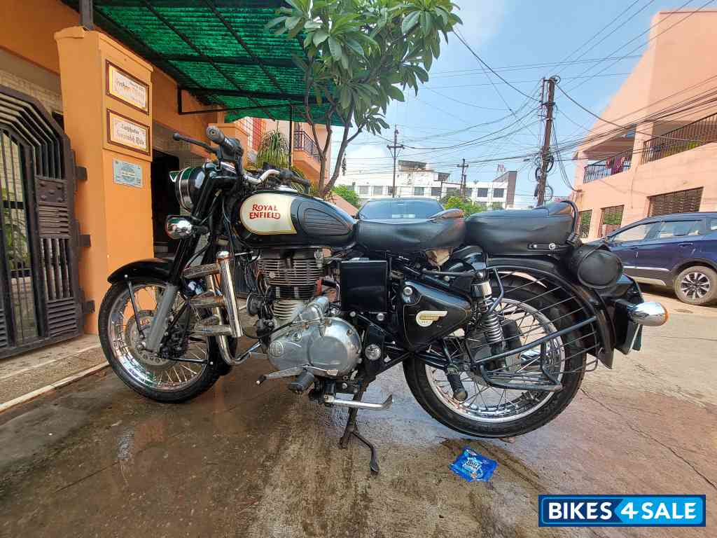 Black Royal Enfield Classic 350