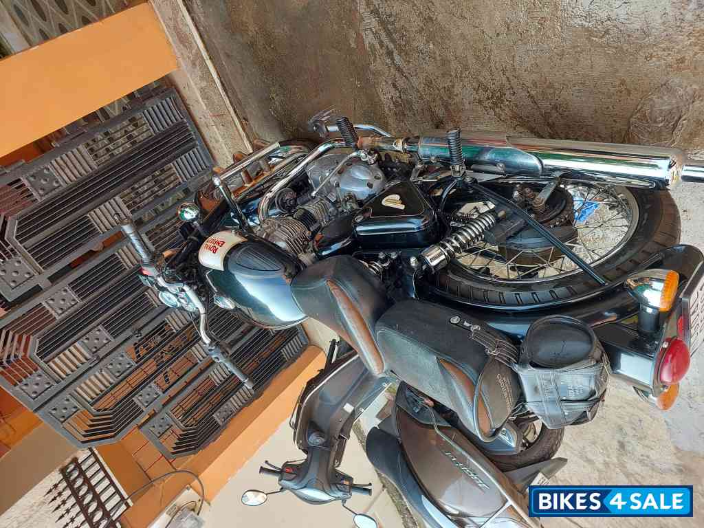 Black Royal Enfield Classic 350