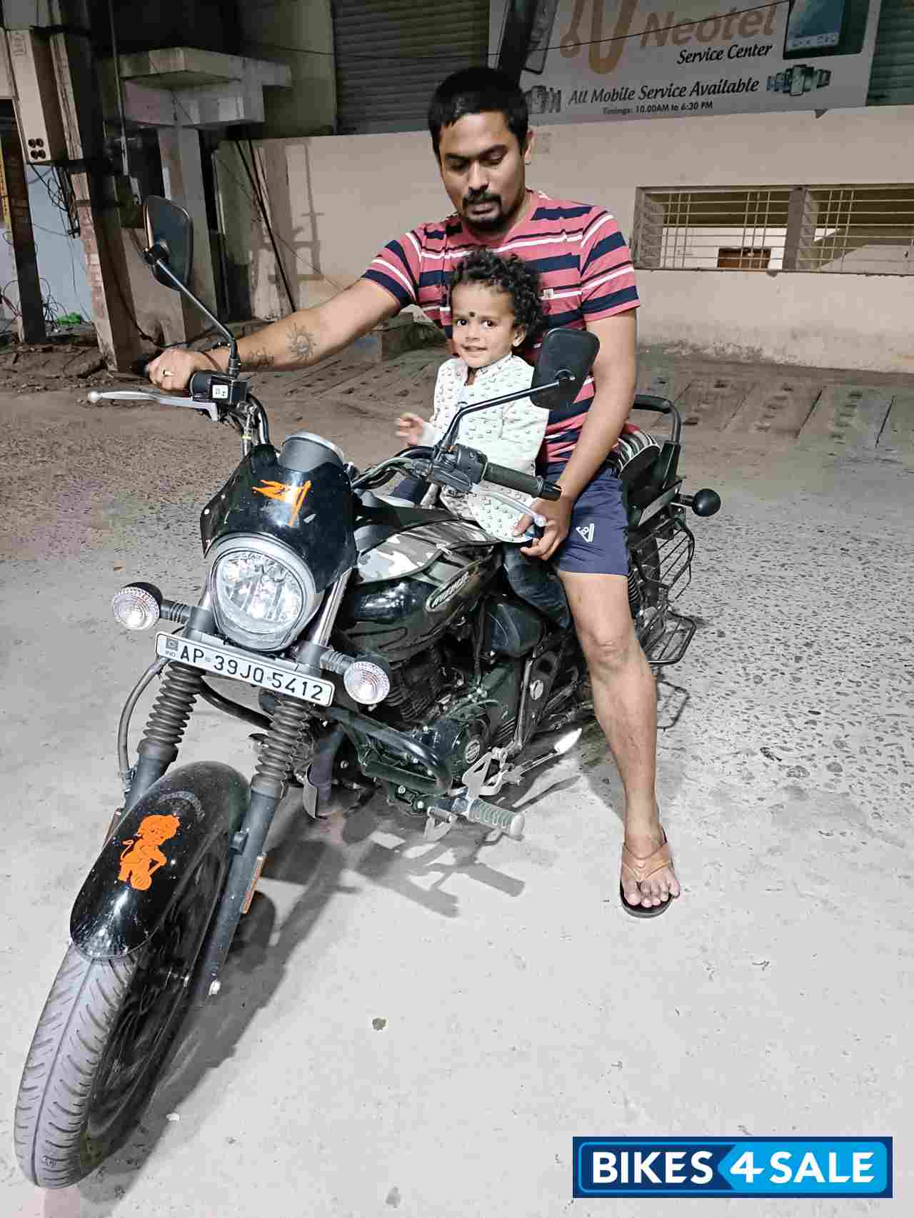 Black Bajaj Avenger Street 160 BS6