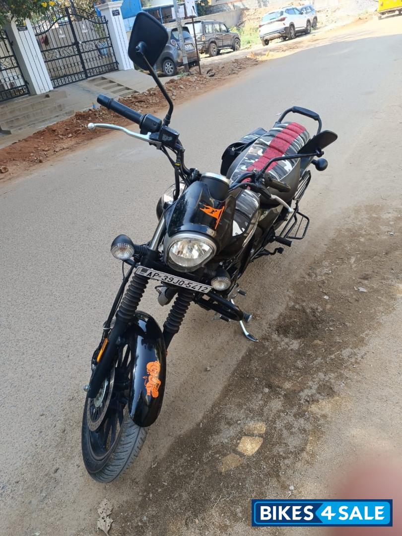Black Bajaj Avenger Street 160 BS6