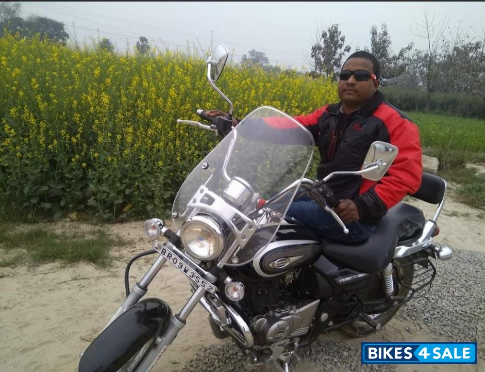 Black Bajaj Avenger Cruise 220