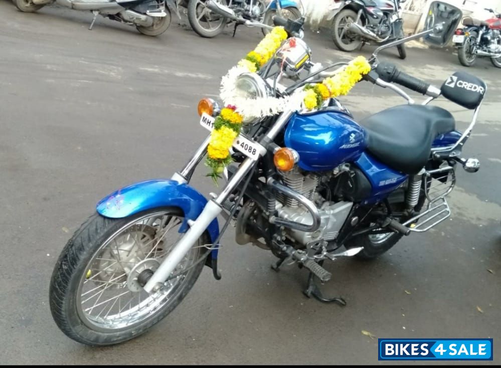 Bajaj Avenger 220 DTS-i