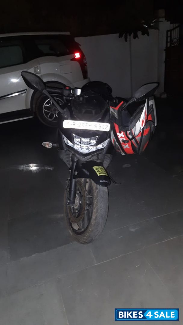 Matt Black Suzuki Gixxer SF 250