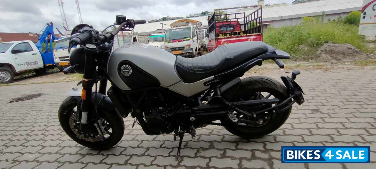 Silver Benelli Leoncino