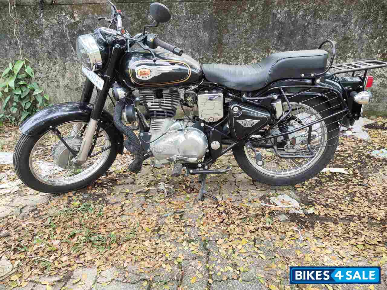 Black Royal Enfield Bullet Standard 350