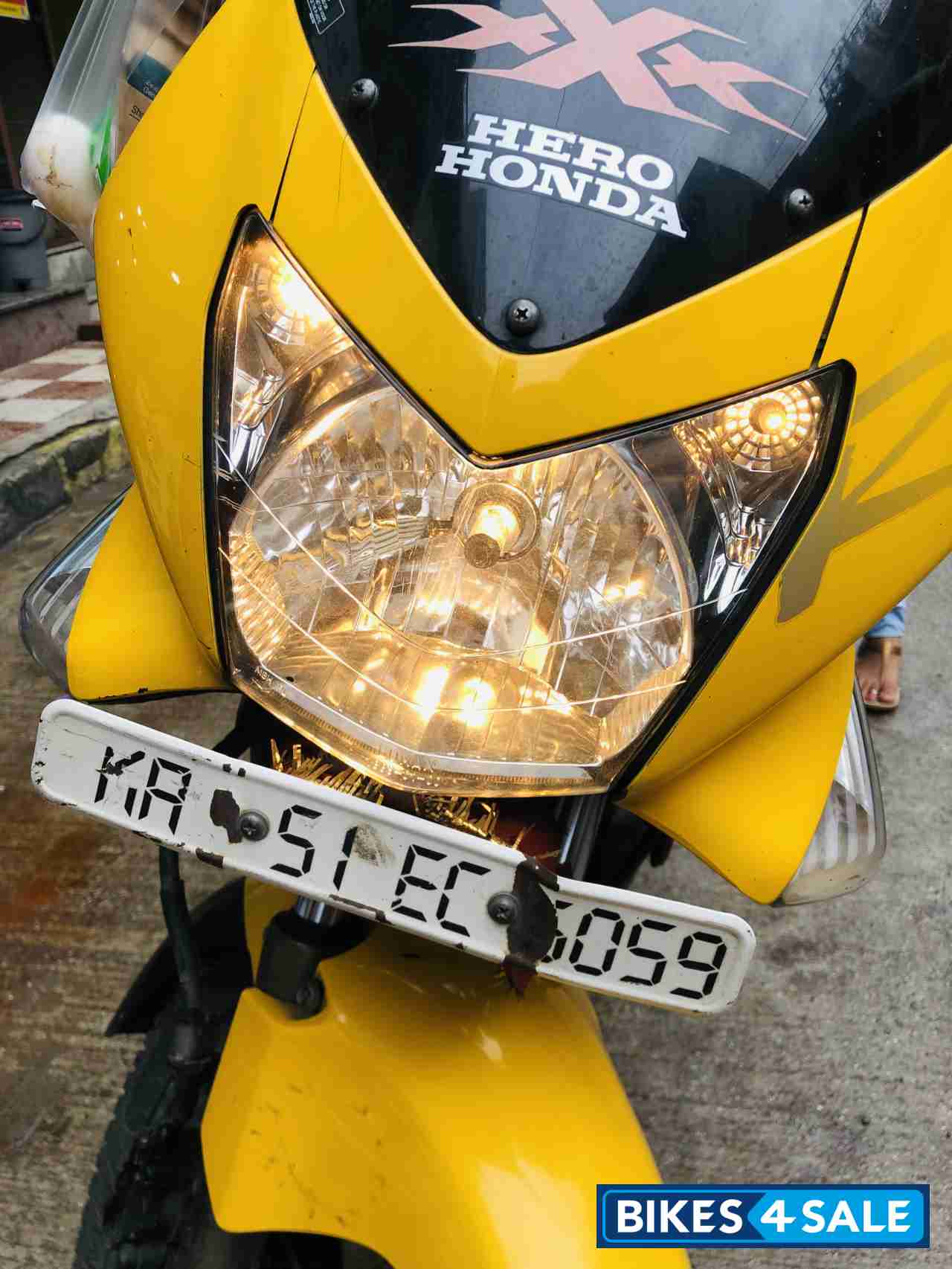Yellow Hero Karizma R