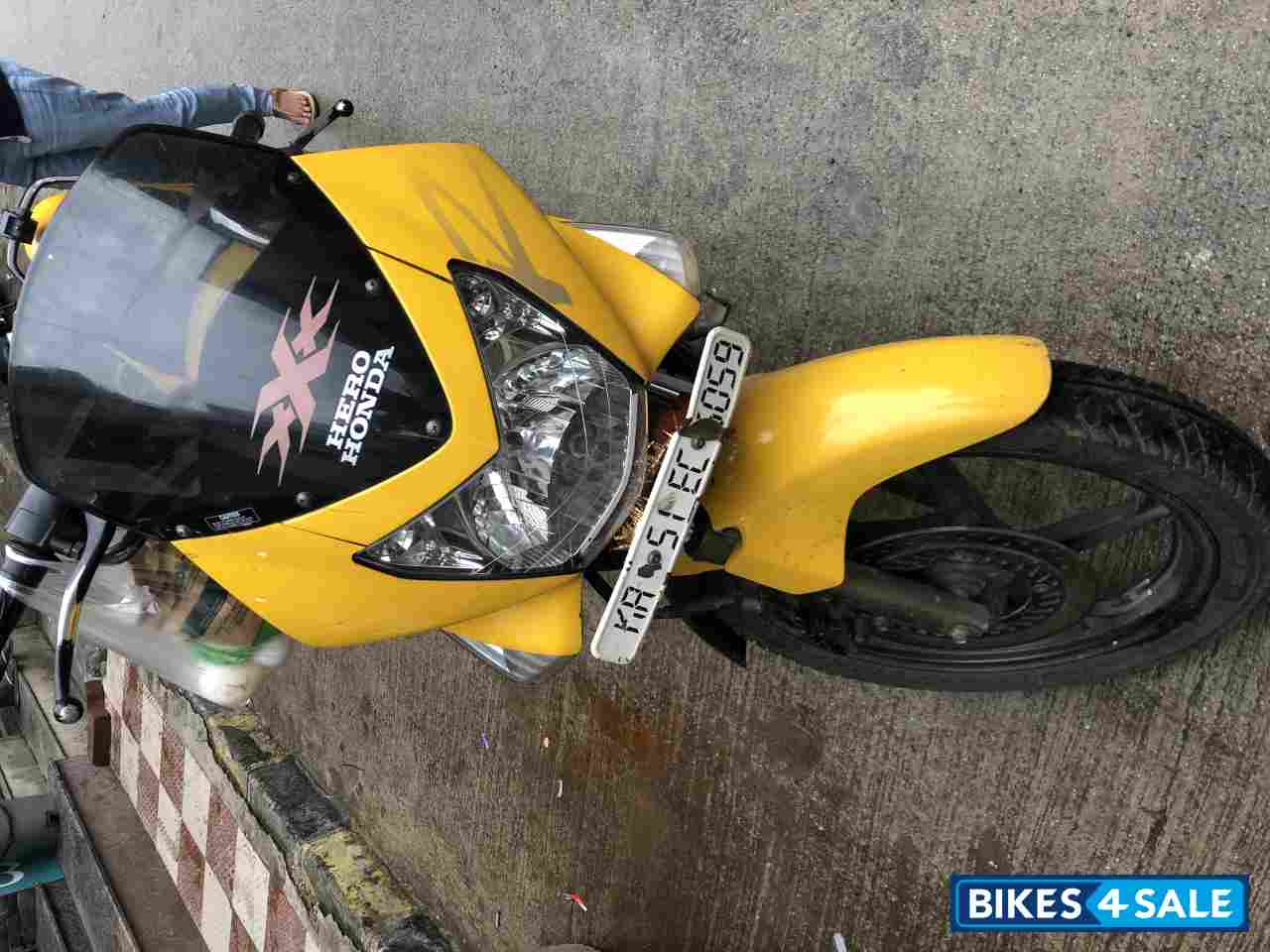 Yellow Hero Karizma R