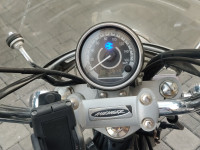 Black Bajaj Avenger Cruise 220