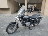 Black Bajaj Avenger Cruise 220