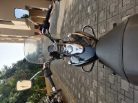Black Bajaj Avenger Cruise 220