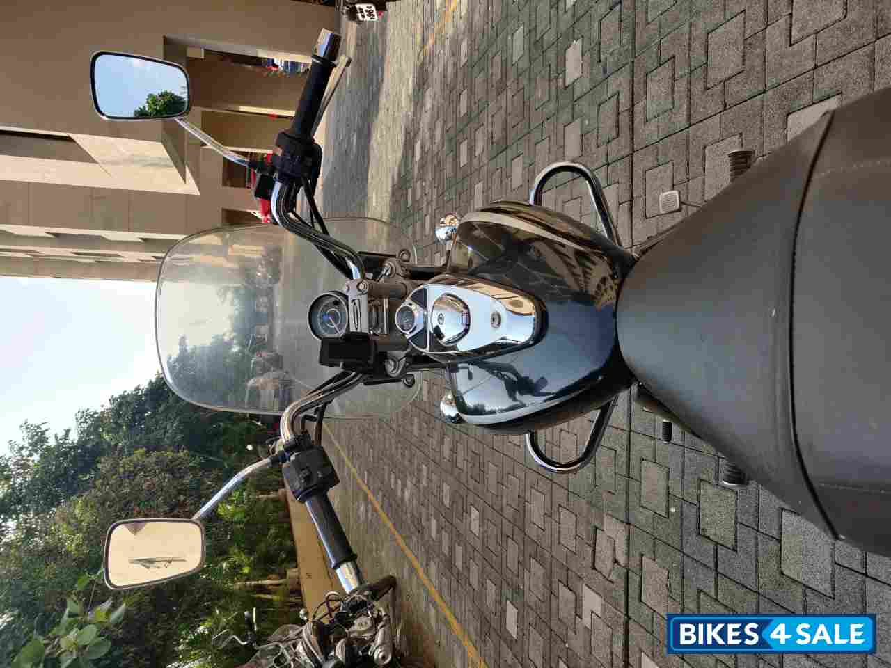 Black Bajaj Avenger Cruise 220 Black Bajaj Avenger Cruise 220