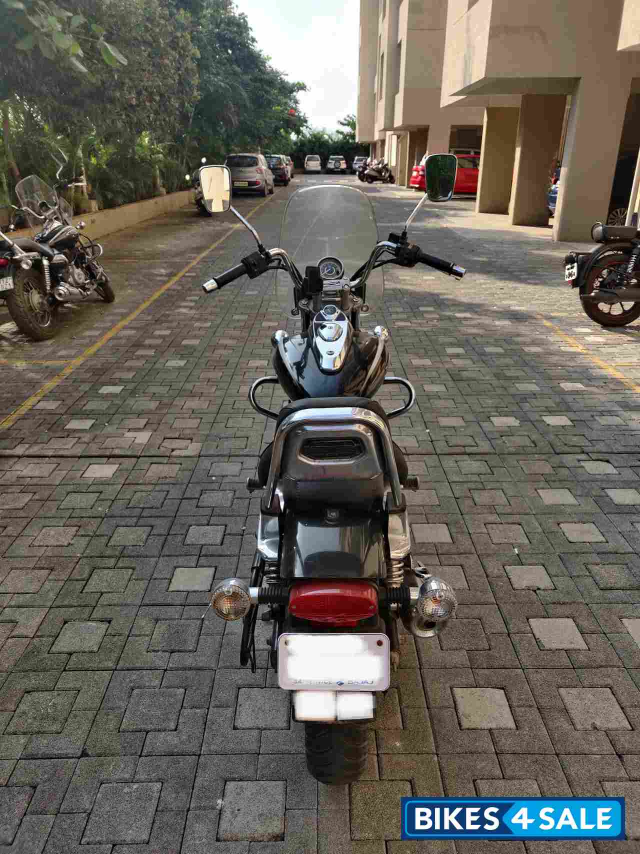 Black Bajaj Avenger Cruise 220 Black Bajaj Avenger Cruise 220