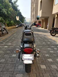 Black Bajaj Avenger Cruise 220