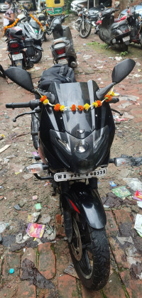 Black Bajaj Pulsar 220F