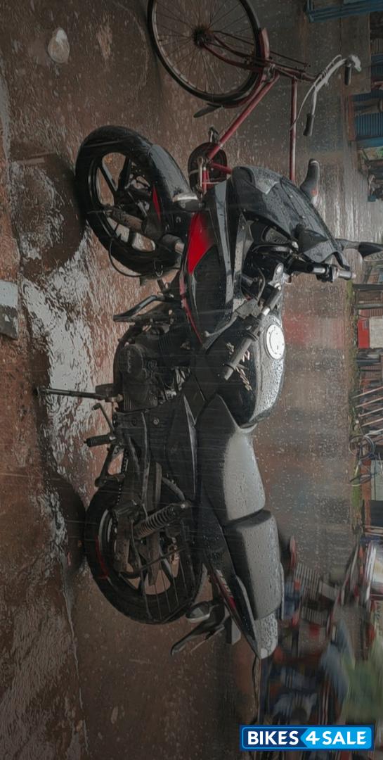 Black Bajaj Pulsar 220F