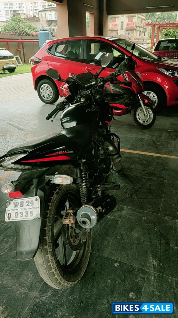 Black Bajaj Pulsar 220F