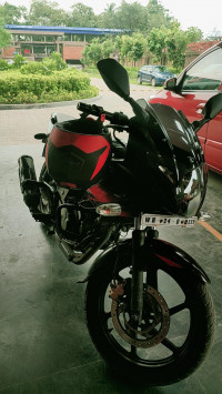 Black Bajaj Pulsar 220F