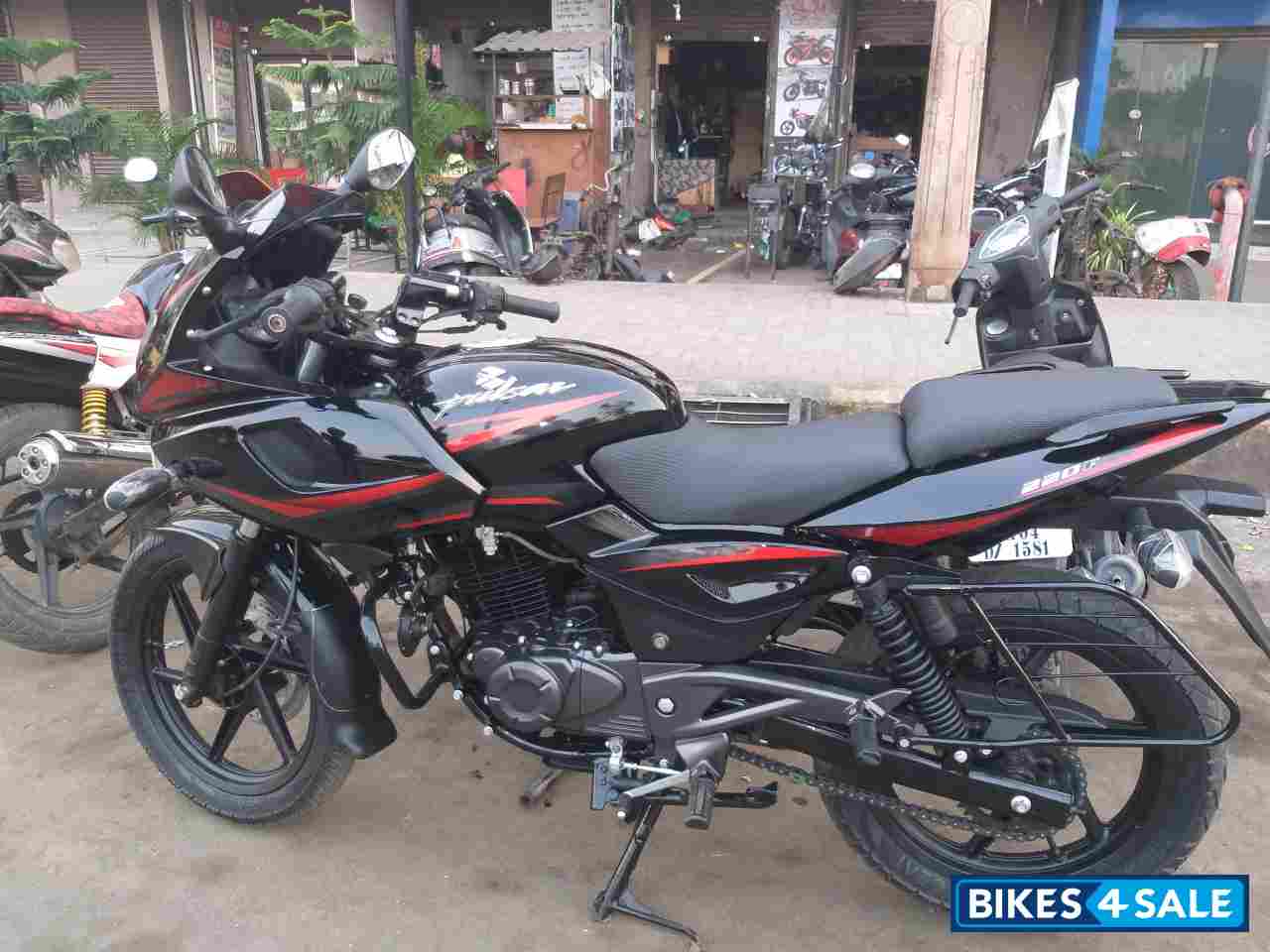 Bajaj Pulsar 220F