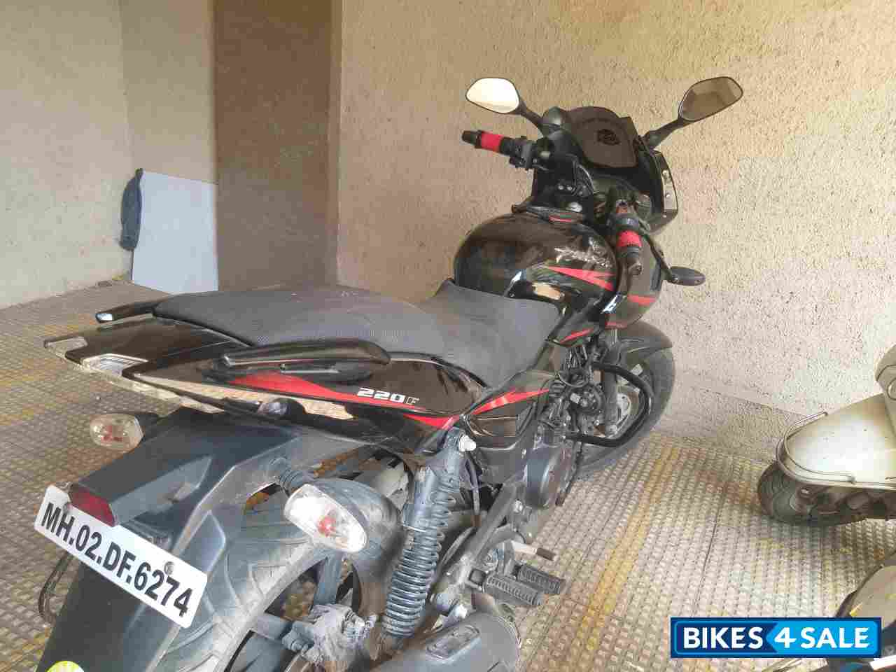 Bajaj Pulsar 220F