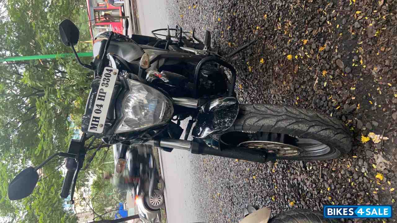 Black Suzuki GS 150R